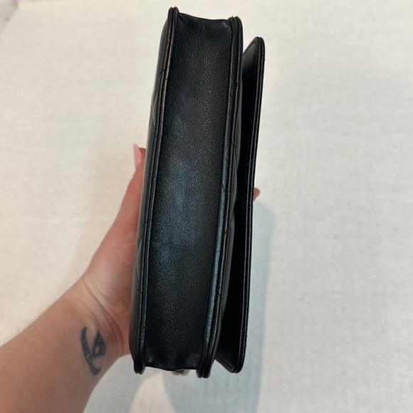 Pristine condition Lambskin Quilted Chanel 19 Wallet On Chain Black complete set - Picture 8 of 17